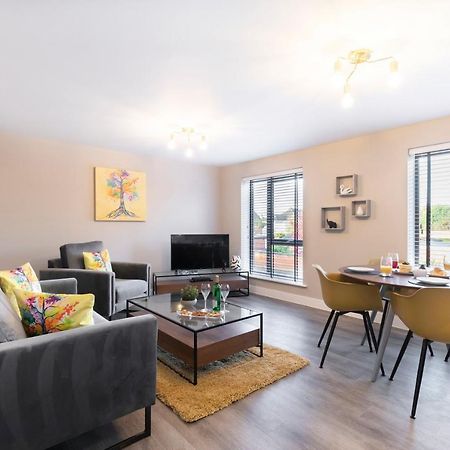 Elliot Oliver - Luxurious Two Bedroom Apartment With Parking Gloucester Exterior photo