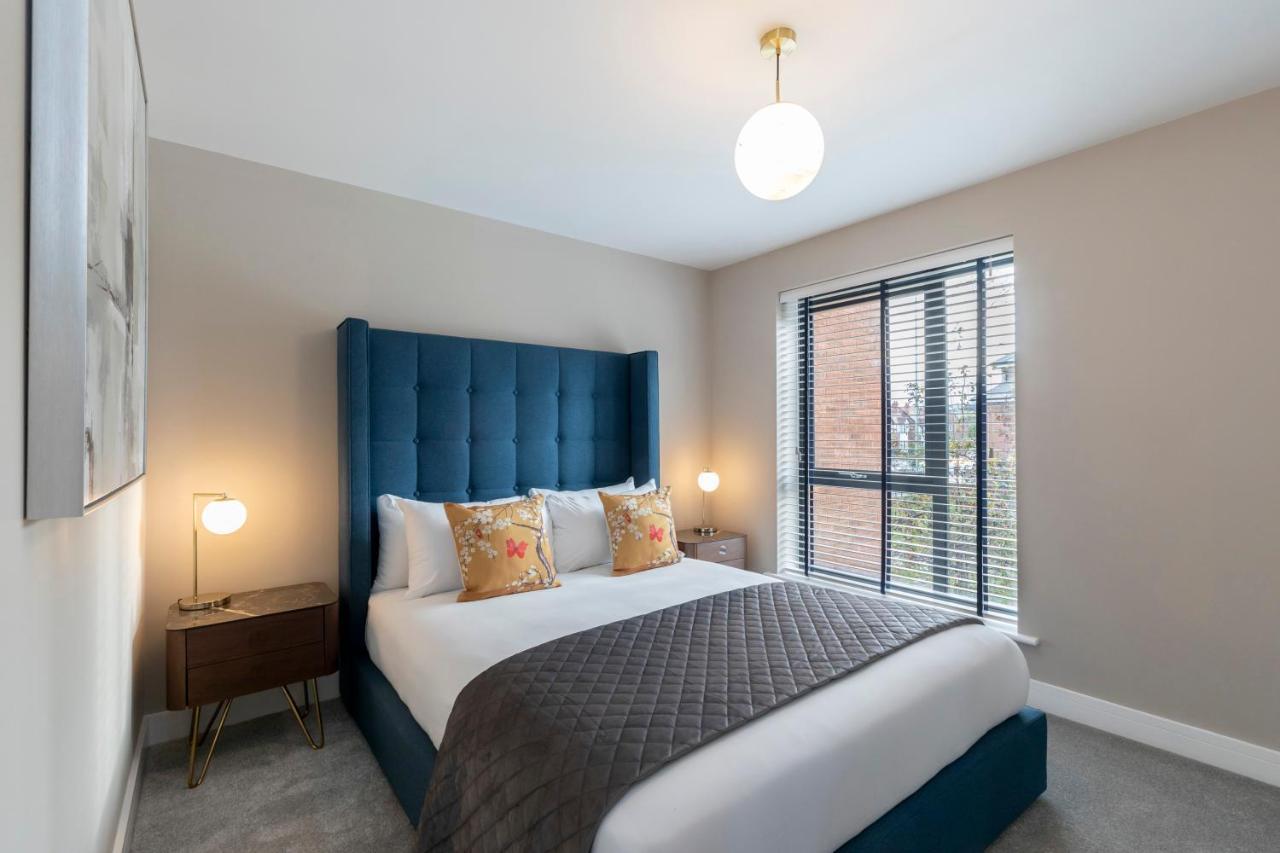 Elliot Oliver - Luxurious Two Bedroom Apartment With Parking Gloucester Exterior photo