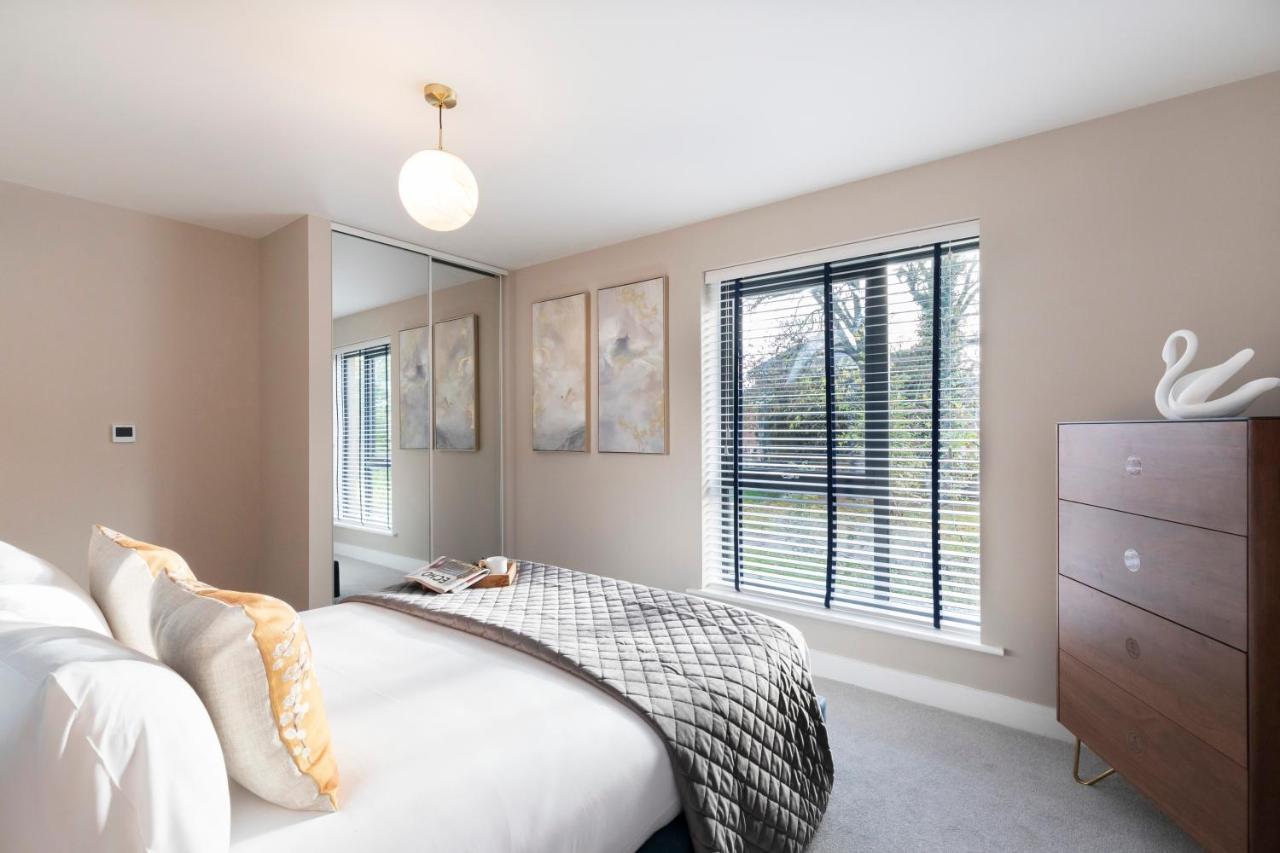 Elliot Oliver - Luxurious Two Bedroom Apartment With Parking Gloucester Exterior photo