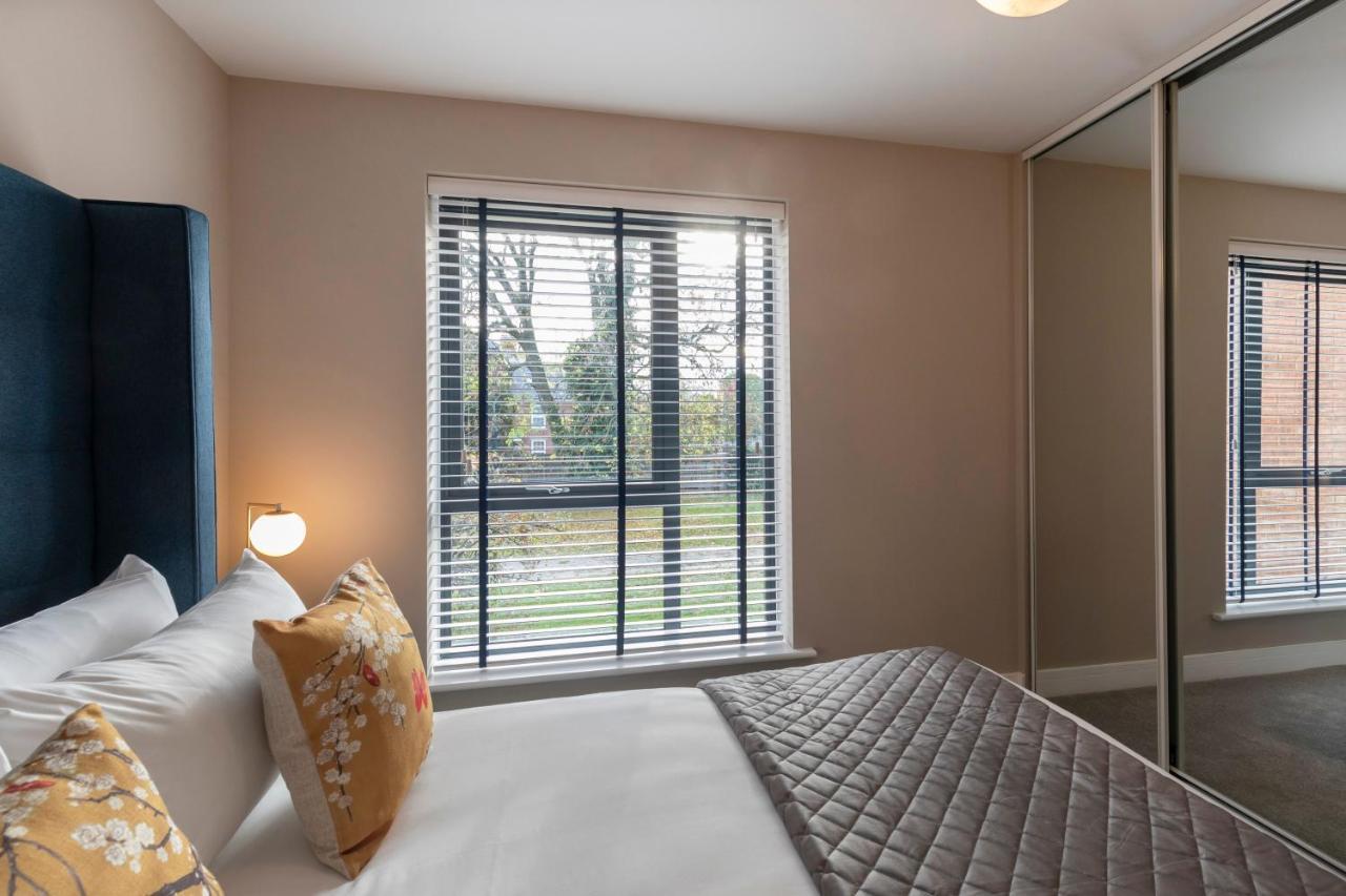 Elliot Oliver - Luxurious Two Bedroom Apartment With Parking Gloucester Exterior photo