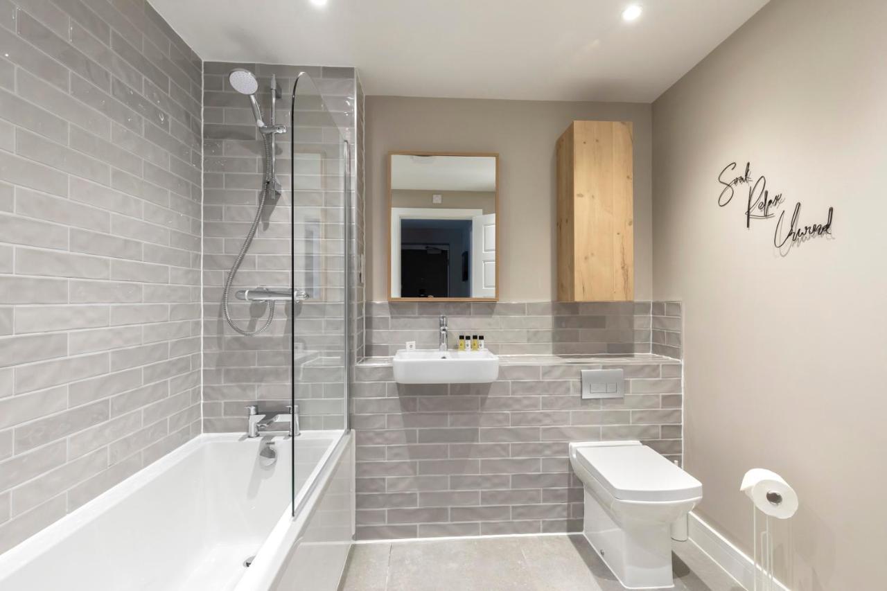 Elliot Oliver - Luxurious Two Bedroom Apartment With Parking Gloucester Exterior photo