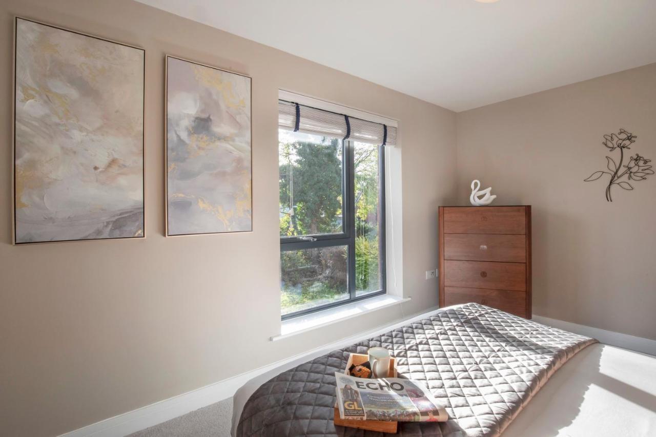 Elliot Oliver - Luxurious Two Bedroom Apartment With Parking Gloucester Exterior photo